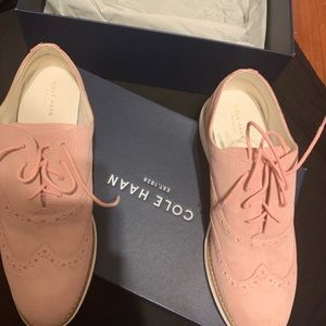 Suede Cole Hahn Ladies Shoes. New original box.